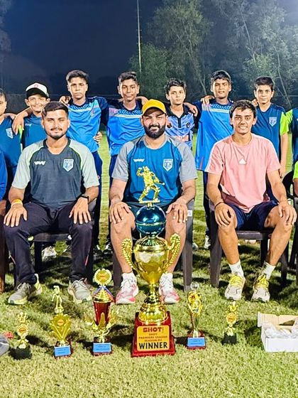 The entire squad with all the individual and team trophies from the Shot Premier League. A dominant performance by everyone.
