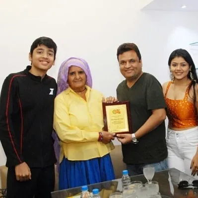Honoring the real inspiration, Dadi Prakashi Tomar. Her journey proves that it's never too late to pick up a new skill and achieve greatness.