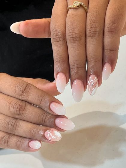 A close-up of our classic ombré with a marble accent nail, a sophisticated and trendy combination.