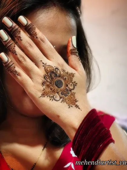 A lovely photo of a client with her minimalist back-hand design. The mandala looks like a beautiful piece of hand jewelry.