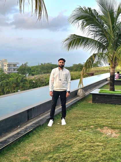 Behind the Music photo 3