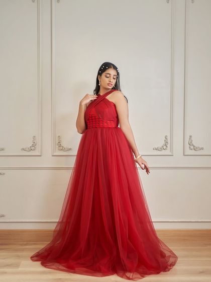 Meet 'Sereina', a stunning red gown with a criss-cross halter neck and a corset-style woven waist. It also comes with detachable sleeves for versatile styling.