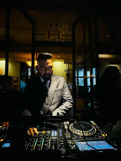 Suited up for a high-end corporate event. I adapt my style and setlist for any occasion, bringing a sharp, professional vibe to black-tie parties and exclusive mixers.