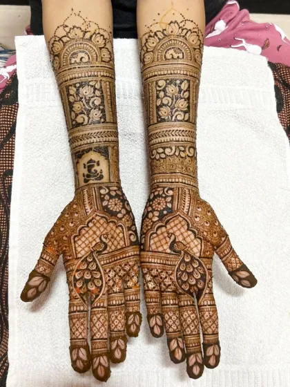 A full bridal design created with love, featuring a central Ganesha for blessings, surrounded by peacocks and floral bands.