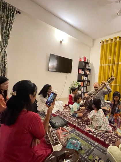 The families of my students are an integral part of our musical community. Their support and encouragement create a positive atmosphere that helps the students flourish. Here, a proud parent captures a moment from our session.