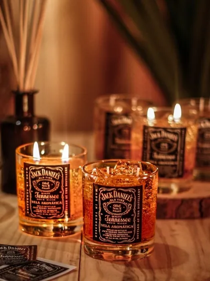 Bold, warm, and intoxicating. Our Tennessee Glow candles are infused with golden shimmer and poured into iconic upcycled whiskey glasses, blending rugged charm with a luxe aroma.