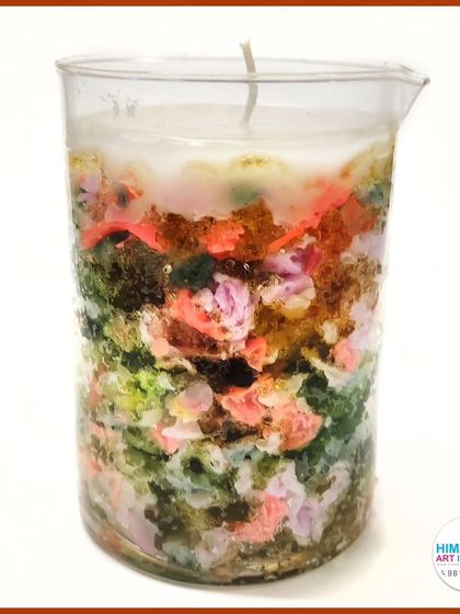 This candle incorporates dried flowers and botanicals, a technique we teach to add natural beauty to your handmade candles.