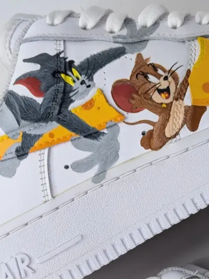 A close-up of the action on the outer side, with Tom mid-pounce as Jerry escapes with the cheese.