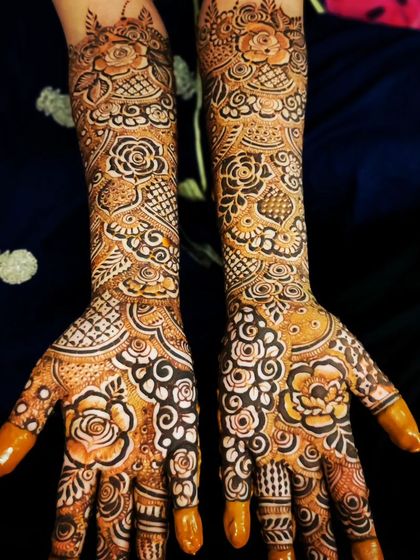 A stunning design with a mix of light and dark shading, creating a beautiful contrast.