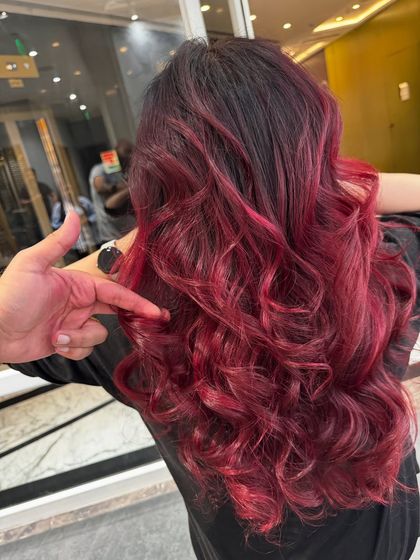 A beautiful red-violet hair color. The deep, rich tones create a stunning, multi-dimensional look that is both elegant and modern.