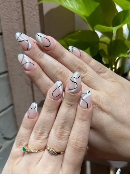 Another look at our popular abstract line art design. It's minimalist yet eye-catching, and looks great on any nail shape.