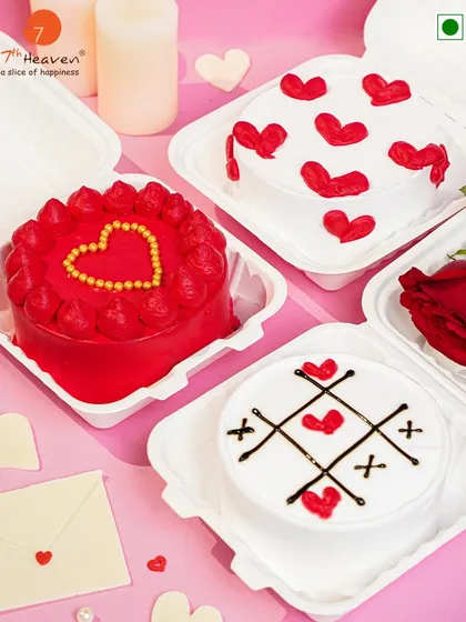 A little love for your love. Our Valentine's bento cakes are perfect for an intimate celebration, with cute designs like "tic-tac-toe" and classic hearts.