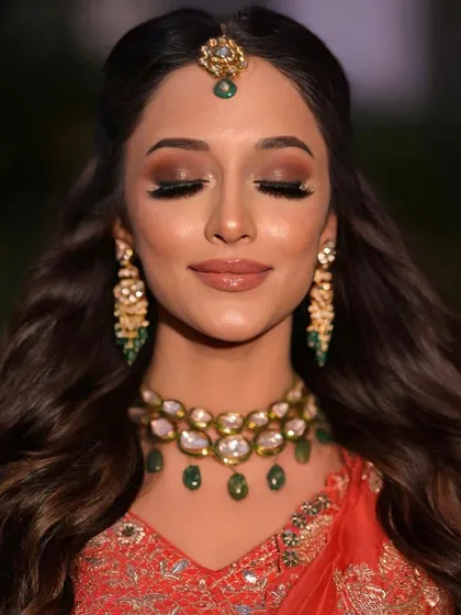 A sun-kissed look that's perfect for a destination wedding guest. The warm, bronzy eye makeup and glowing skin create a beautiful, healthy radiance.
