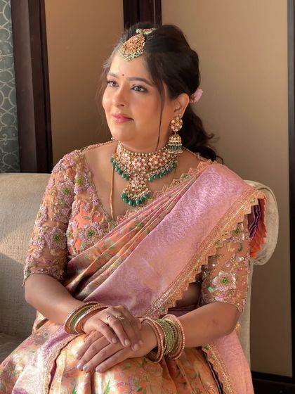 A beautiful guest look for a daytime wedding. The makeup is soft and peachy, which looks lovely in the natural sunlight and complements her pastel saree.