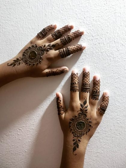 A matching set of simple mandalas for kids, with delicate vines and net-patterned fingers.