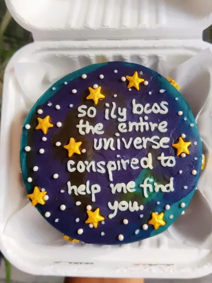 Sometimes, the smallest cakes carry the biggest messages. My bento cakes are perfect for anniversaries or just to tell someone you love them, like this galaxy-themed one with a quote from The Alchemist.