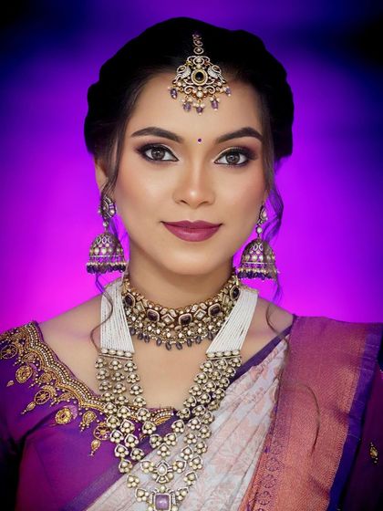 This set of photos shows a muhurtham look created with our purple Victorian jewellery. It demonstrates how non-traditional colours can also look stunning with bridal wear.