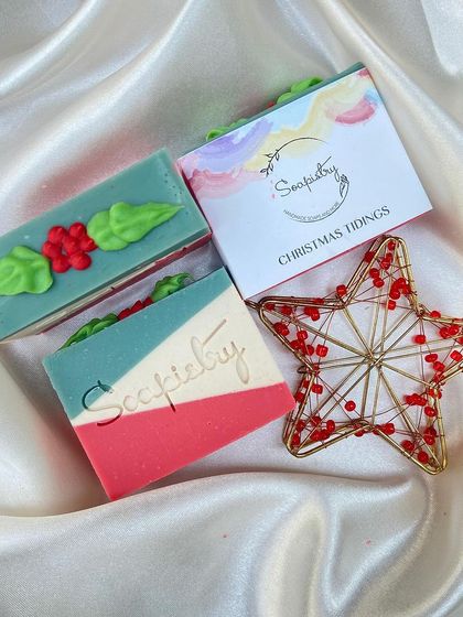 Deck the halls with boughs of holly! This Christmas Tidings soap features hand-piped holly leaves and berries on top of a festive layered bar.