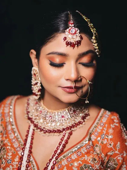 Another beautiful close-up of the eye makeup. The long, fluttery lashes and precise liner add to the drama and elegance of this Nikkah look.