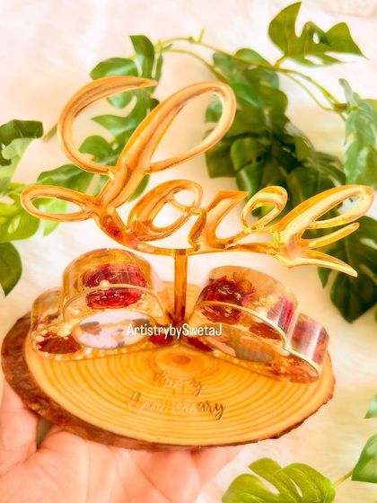 A top-down view of the unique photo frame, showing the beautiful arrangement of preserved flowers and photos within the heart-shaped holders.