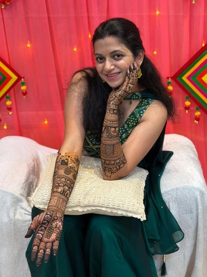 This lovely lady is all set for the wedding festivities with her intricate arm mehendi. The design is elegant and celebratory.