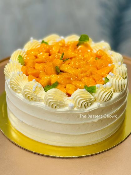 A simple yet elegant Mango Fresh Cream cake. The focus here is purely on the fresh, juicy mangoes and light, airy cream.