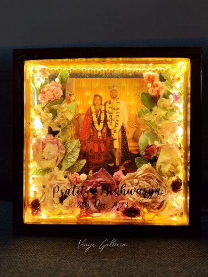 Vinys Galleria - Custom Resin Home Decor Resin Clocks, Lamps & Blocks photo 20