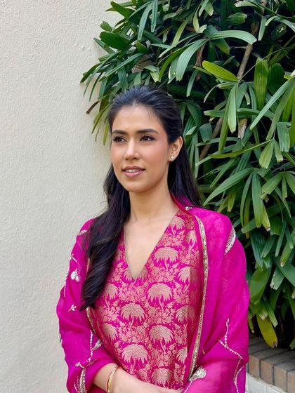 Another look at this effortlessly beautiful style. The makeup is barely there, focusing on perfect skin and a touch of color to enhance her features.