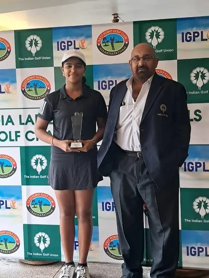 A portrait of Rashi Mishra with her Runner-up trophy at the IGU All India Finals.