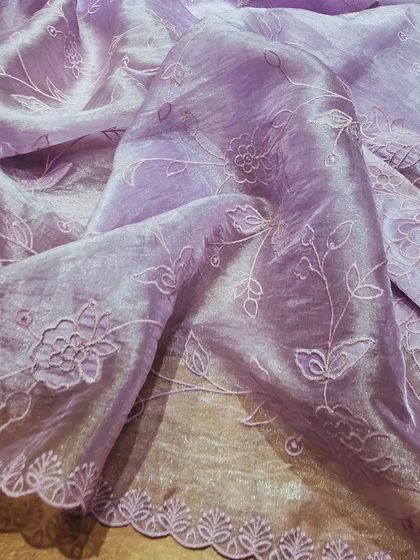 A closer look at the fine floral embroidery on our lavender crush tissue saree. The craftsmanship is delicate and beautiful, adding a touch of luxury to the lightweight fabric.
