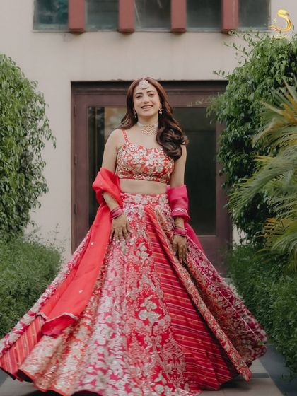 A simple yet stunning open hairstyle for a Mehendi ceremony. The soft waves and center-parted maang tikka create a timeless look.