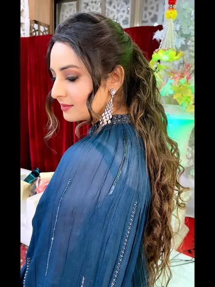 A side view of the voluminous ponytail, showing its beautiful curls.