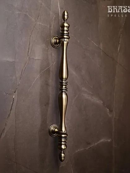 The Trident door pull, shown here in our Antique Brass finish, features a balanced, neo-classic design. Its turned detailing and substantial feel make it a perfect choice for adding a regal touch to any grand entrance.