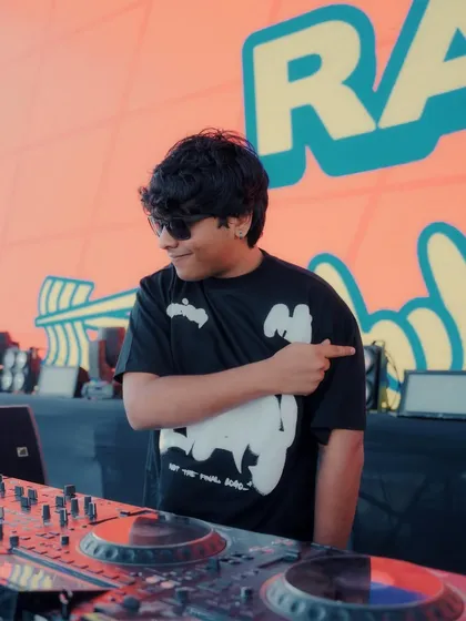 A few more amazing clicks from my Day 1 set at Zomaland. Still obsessed with this crazy gig.