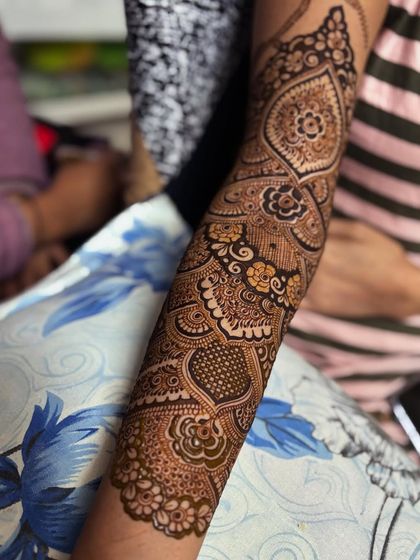 A side view of the arm, showing how the paisley and floral patterns flow together.