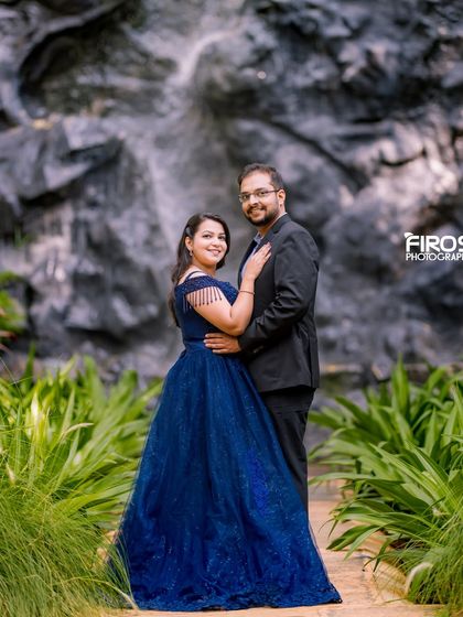 A classic portrait in front of the waterfall, a beautiful and natural backdrop.