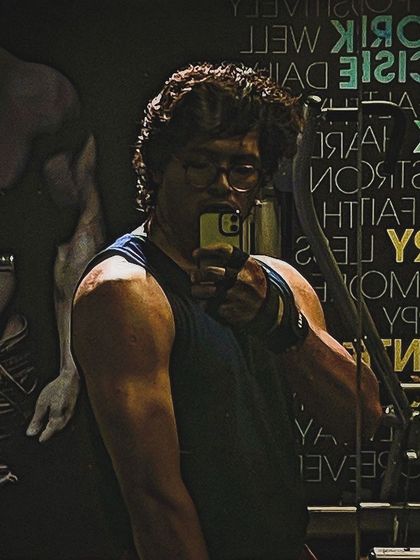 A year of hustle and dedication pays off. This client has been working with me on a lean bulk program, and his physique reflects the hard work he's put in, building muscle while staying lean.