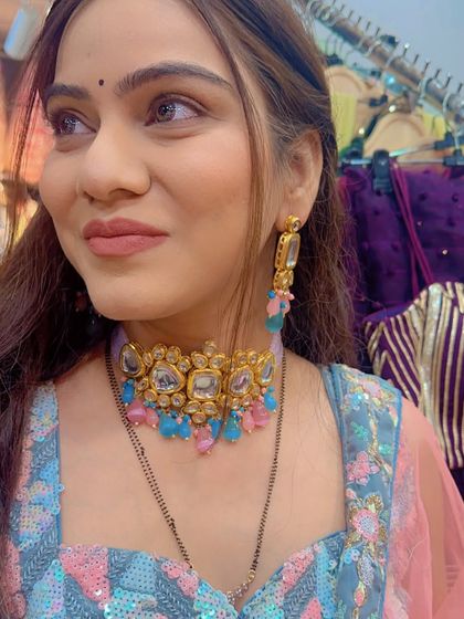 Another view of the modern pink and blue choker set.