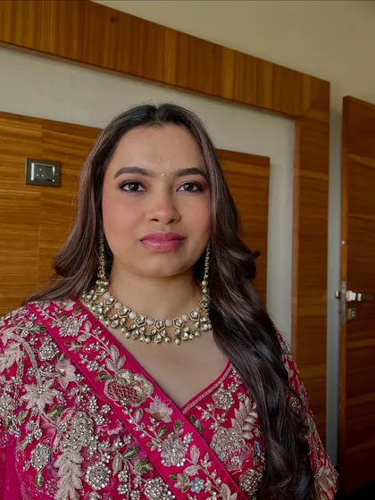 This client wanted a soft glam look with sultry, defined eyes. I achieved this with a subtle base and a smoked-out liner, creating an effect of effortless elegance for her wedding function.