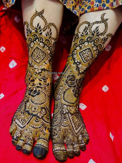 A heavy and intricate bridal leg design. The patterns are bold and beautiful, with a mix of modern and traditional elements.