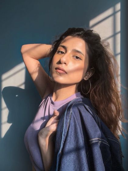 A sassy, sun-kissed portrait.