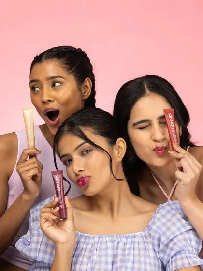 Nothing sells beauty like genuine joy. For this group lifestyle shoot, we focused on creating a fun, authentic atmosphere that lets the models' personalities shine, making the lip gloss feel both aspirational and relatable.