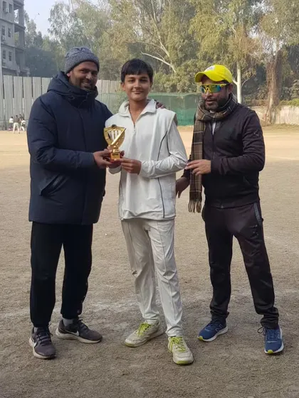 Presenting the award to Rytham for his magnificent and entertaining innings. Recognizing and rewarding great performances is key to building a player's confidence.