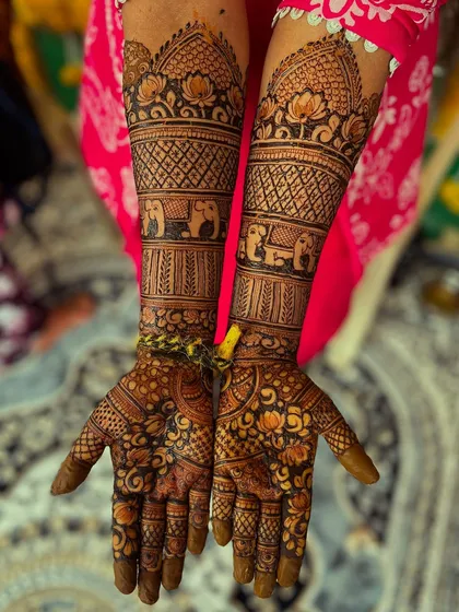 A look at a traditional Hindu bridal henna design, complete with classic motifs like elephants and jaali patterns. In my courses, we cover a wide range of cultural designs to make you a versatile artist.