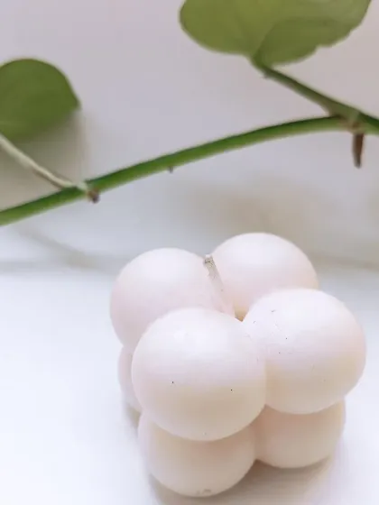 The bubble candle, pictured here with a touch of green, is made from 30 grams of high-quality soy wax. You can message me directly for any color or fragrance customization.