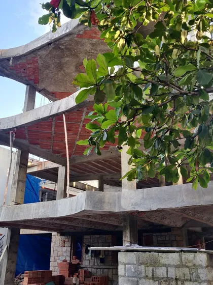 Capturing the beauty of the construction process. This image shows the gracefully curved concrete formwork and exposed filler slabs of a building in progress, revealing the organic geometry that defines our architectural style.