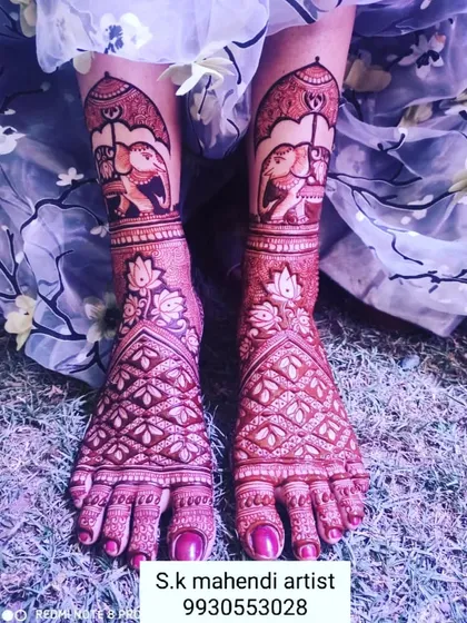 This is the final stained version of the elephant foot mehendi. You can see the deep, dark color that my organic henna produces.