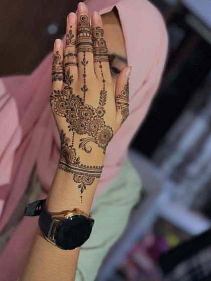 I love how this party henna looks with the watch. It's a perfect blend of modern and traditional.