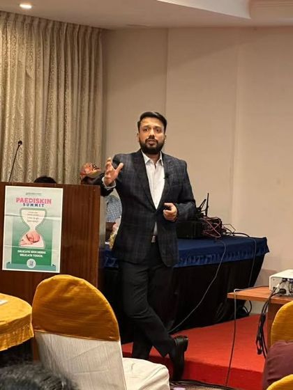 A dynamic shot from my talk at the Paediskin Summit. I am passionate about explaining the science behind skin conditions like eczema and empowering other doctors with the knowledge to treat their young patients effectively.