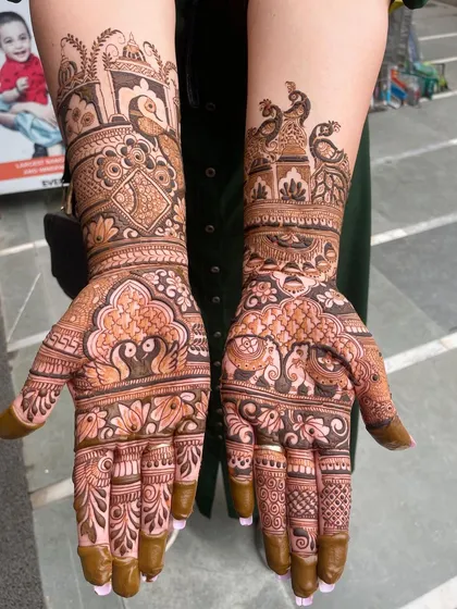 This full bridal set is rich with peacock motifs, a classic element in Indian weddings. I'll teach you various ways to draw this majestic bird.